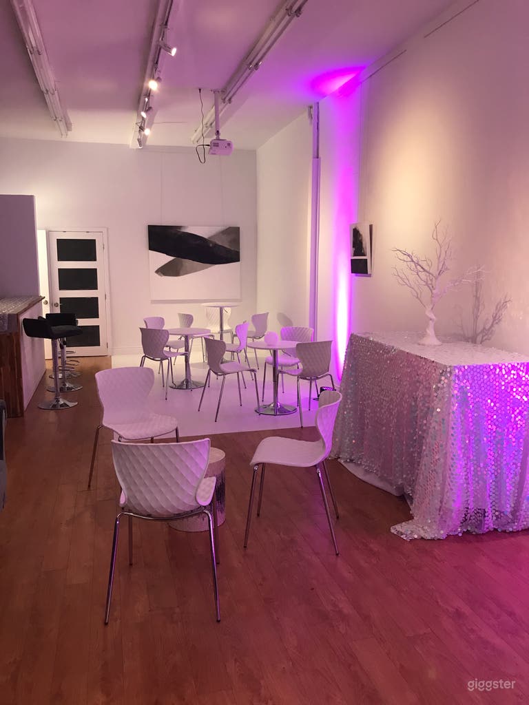  Party atmosphere 