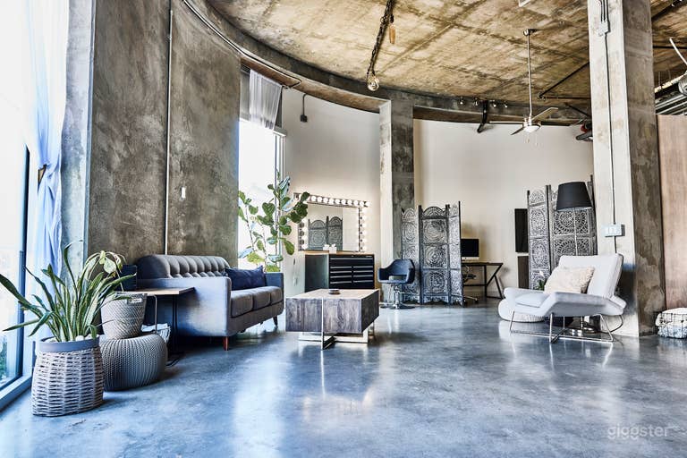  Wider view of studio from kitchen. Lots of possibilities for fashion, work out, interviews, music video or dancing scenes. 
